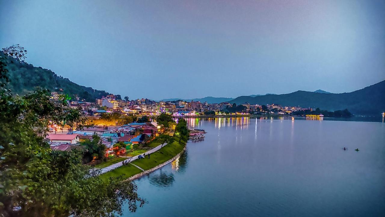 Hotel Forest Lake Backpackers' Hostel Pokhara Ngoại thất bức ảnh