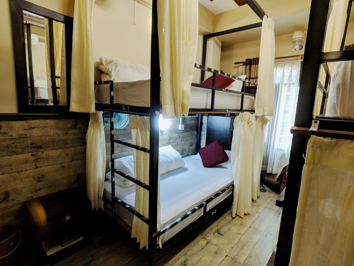 Hotel Forest Lake Backpackers' Hostel Pokhara Ngoại thất bức ảnh