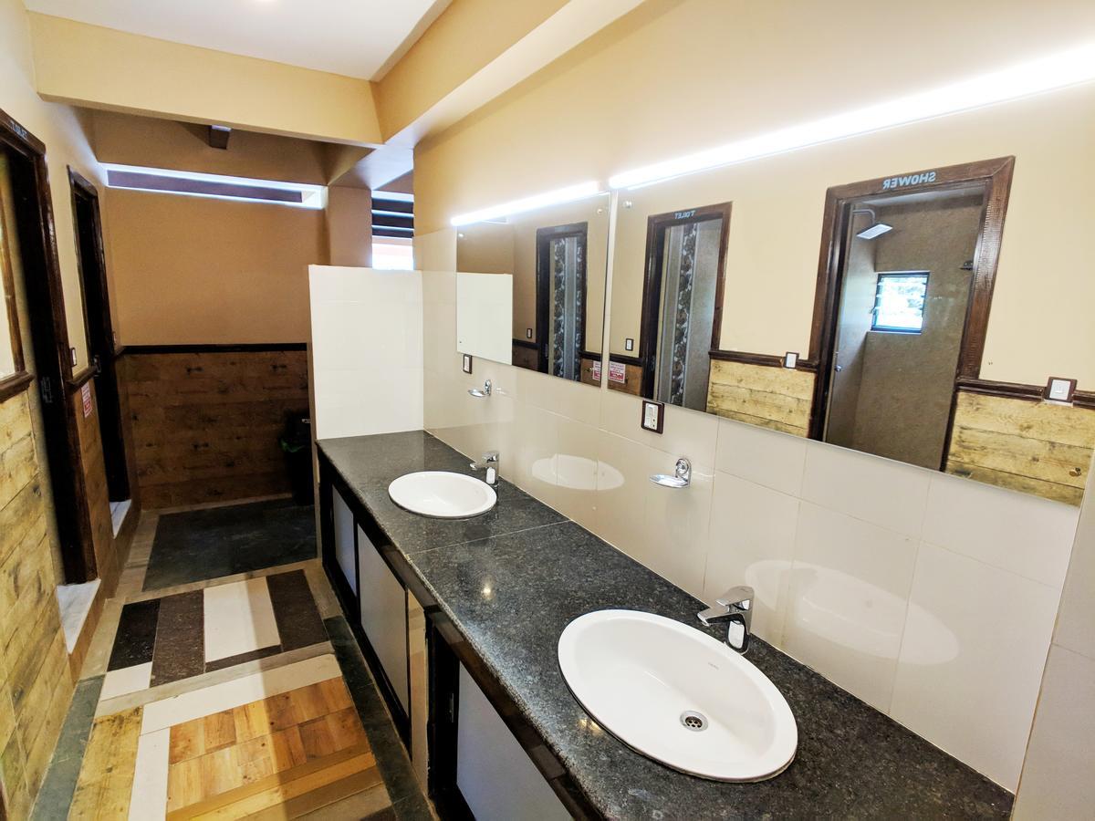Hotel Forest Lake Backpackers' Hostel Pokhara Ngoại thất bức ảnh