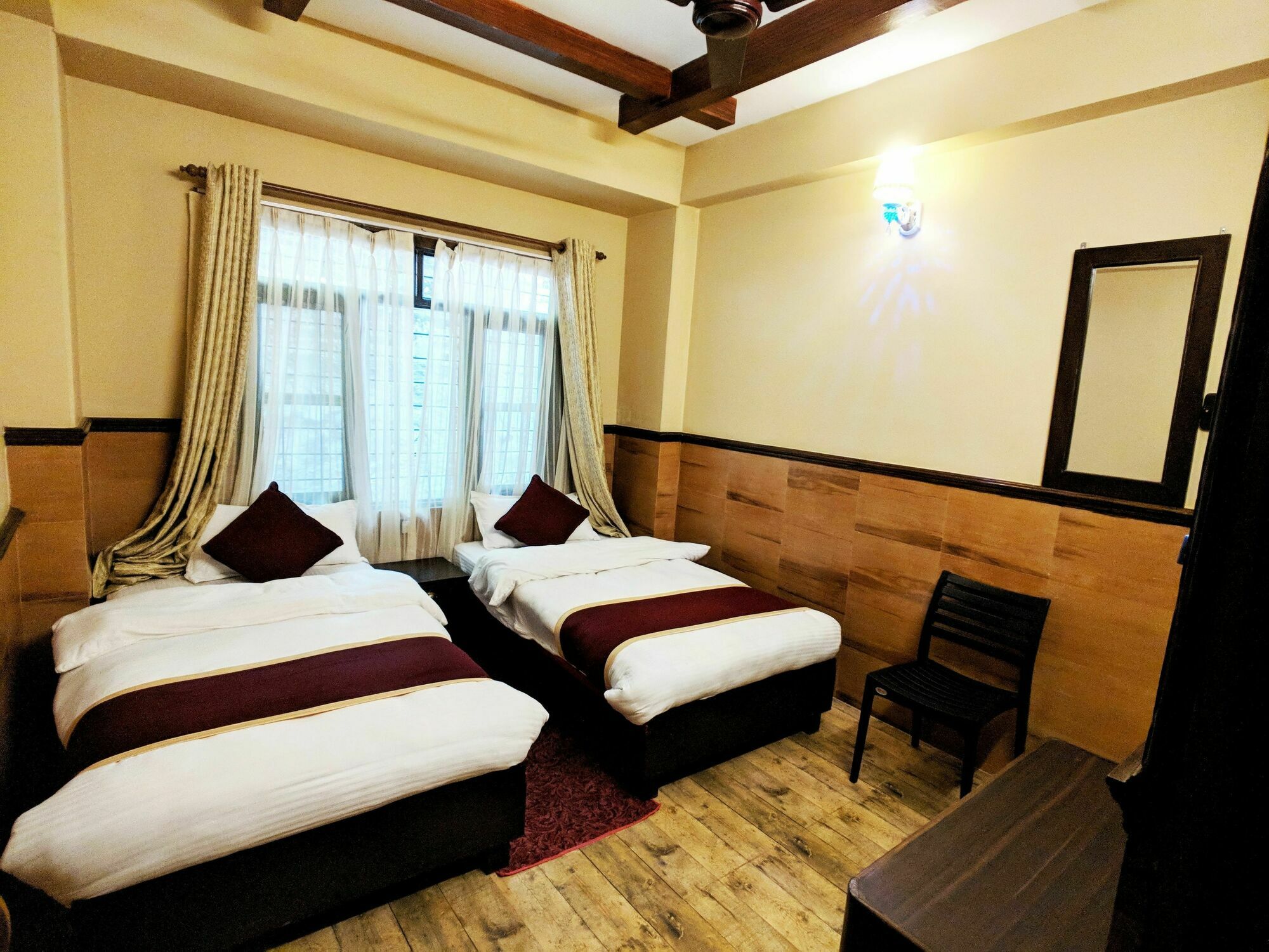 Hotel Forest Lake Backpackers' Hostel Pokhara Ngoại thất bức ảnh